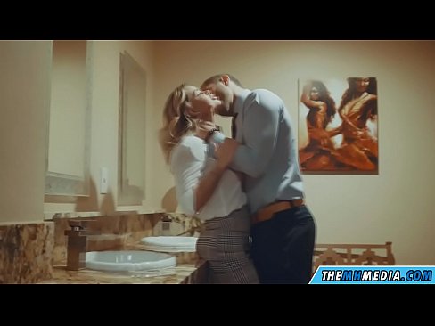 ❤️ Når en barmfagre blondine forfører dig på et offentligt toilet ❌ Porn video at da.pinkporno.ru
